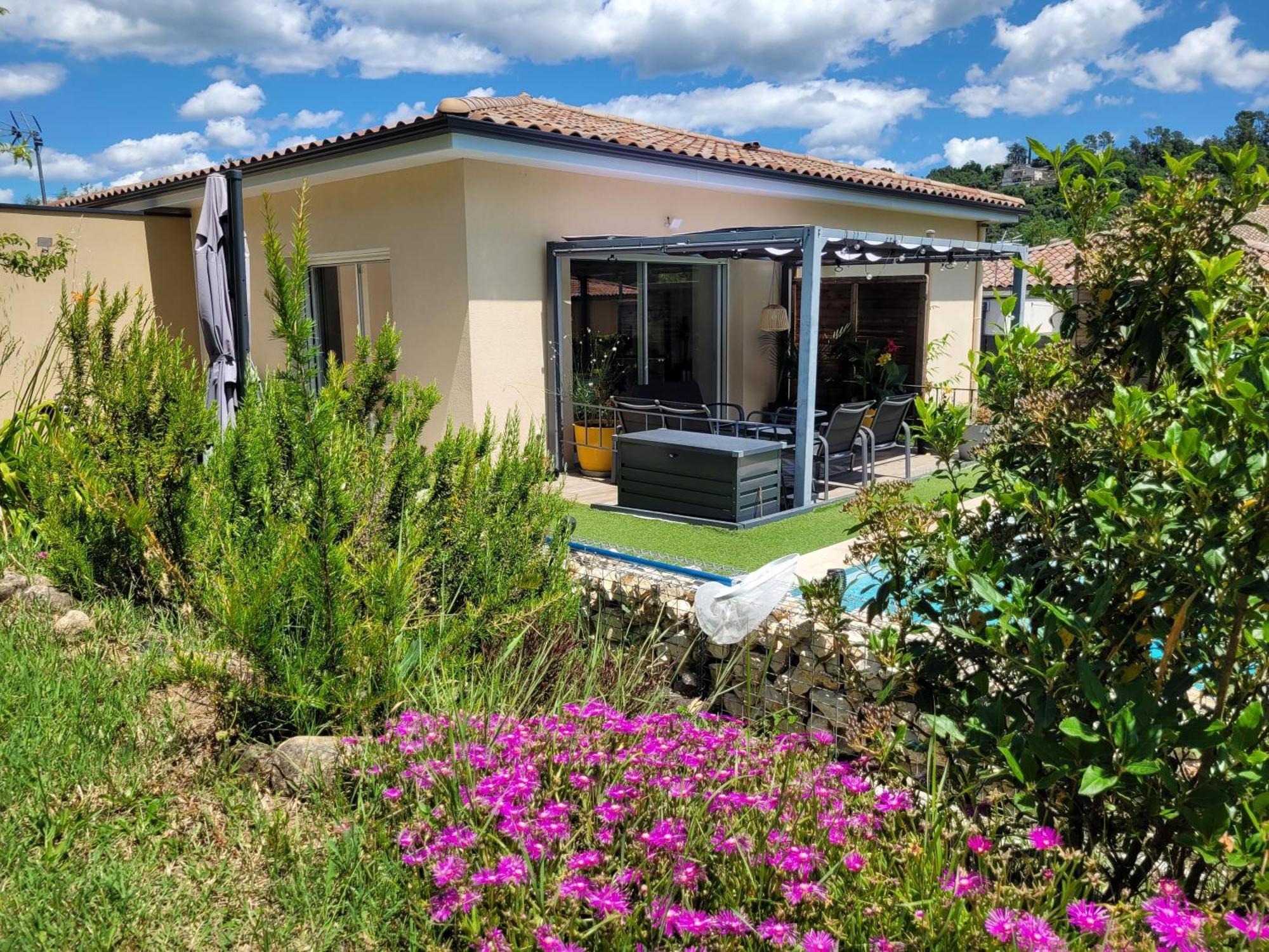 La Villa Des Papillons De Dugradus Aubenas Exteriör bild